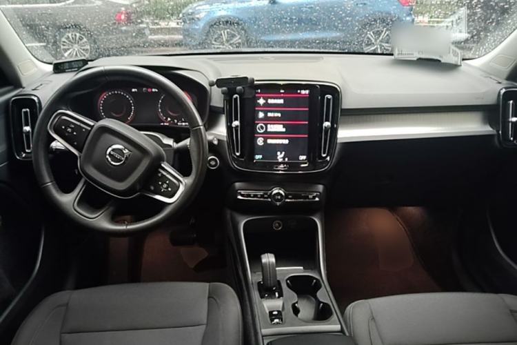 Used Volvo XC40 2021 T4 4x4 SmartDrive Fashion Edition Center Console