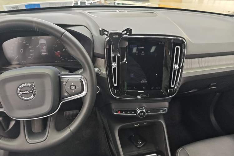 Used Volvo XC40 2021 T4 Four-Wheel Drive Smart Luxury Edition Center Console