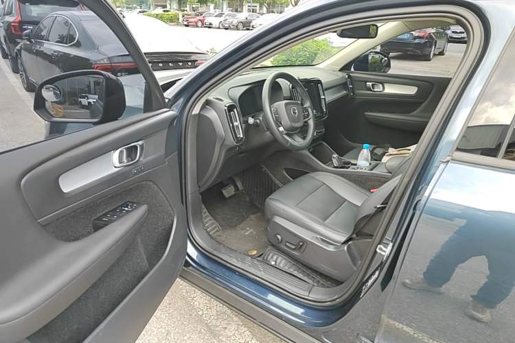 Used Volvo XC40 2021 T4 4x4 SmartDrive Fashion Edition Driver Seat