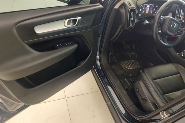 Used Volvo XC40 2021 T4 4x4 SmartDrive Fashion Edition Driver Seat