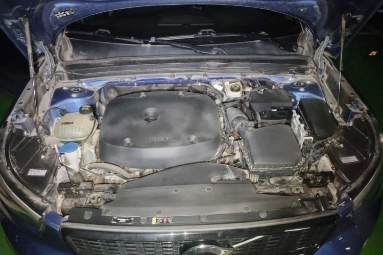 Used Volvo XC40 2021 T4 Four-Wheel Drive Smart & Sporty Edition Engine Bay