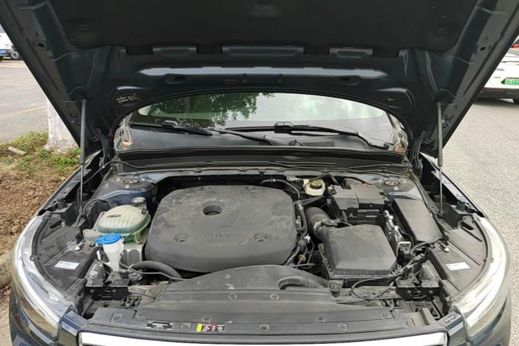 Used Volvo XC40 2021 T4 4x4 SmartDrive Fashion Edition Engine Bay