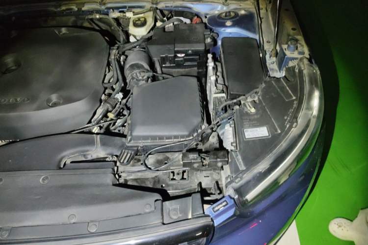 Used Volvo XC40 2021 T4 Four-Wheel Drive Smart & Sporty Edition Engine Bay Left