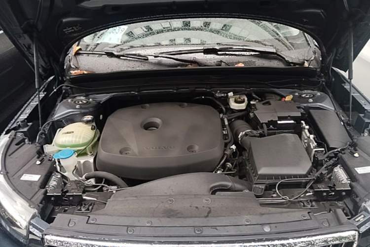 Used Volvo XC40 2021 T4 4x4 SmartDrive Fashion Edition Engine Bay