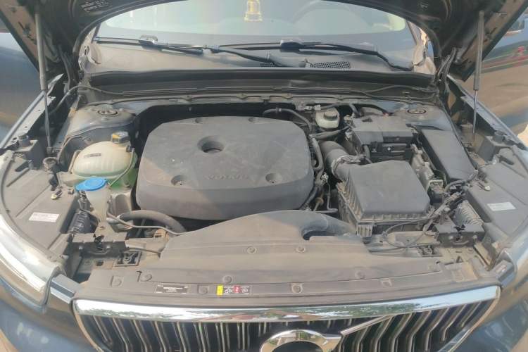 Used Volvo XC40 2021 T4 4x4 SmartDrive Fashion Edition Engine Bay