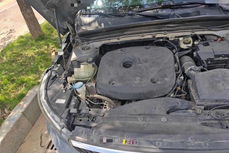 Used Volvo XC40 2021 T4 4x4 SmartDrive Fashion Edition Engine Bay Right