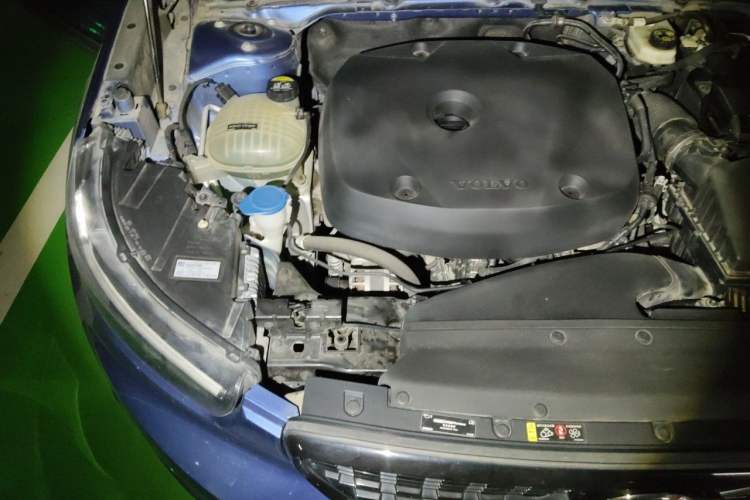 Used Volvo XC40 2021 T4 Four-Wheel Drive Smart & Sporty Edition Engine Bay Right
