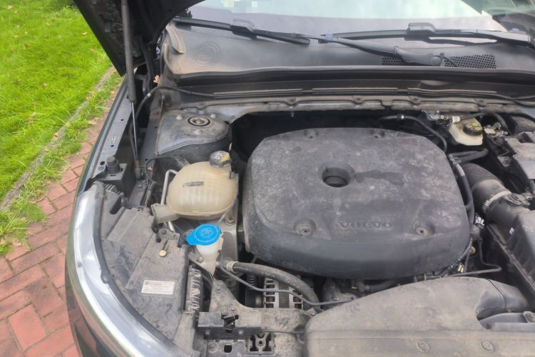 Used Volvo XC40 2021 T4 4x4 SmartDrive Fashion Edition Engine Bay Right