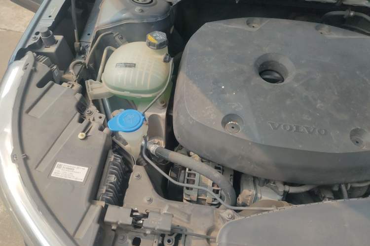 Used Volvo XC40 2021 T4 4x4 SmartDrive Fashion Edition Engine Bay Right