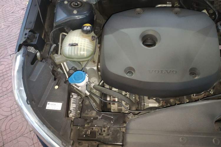 Used Volvo XC40 2021 T4 Four-Wheel Drive Smart Luxury Edition Engine Bay Right