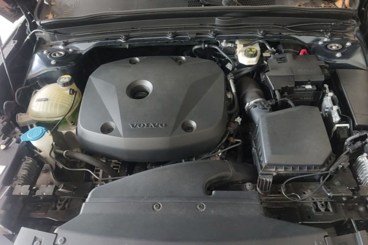 Used Volvo XC40 2021 T4 4x4 SmartDrive Fashion Edition Engine Bay