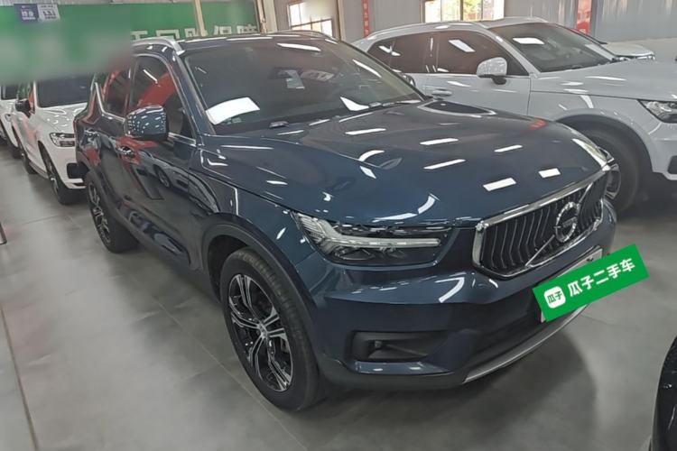 Used Volvo XC40 2021 T4 Four-Wheel Drive Smart Luxury Edition Front Right 45 Deg