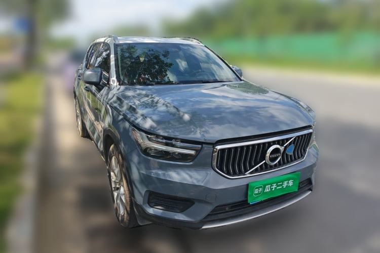 Used Volvo XC40 2021 T4 4x4 SmartDrive Fashion Edition Front Right 45 Deg