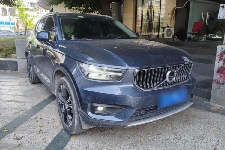 Used Volvo XC40 2021 T4 Four-Wheel Drive Smart Luxury Edition Front Right 45 Deg
