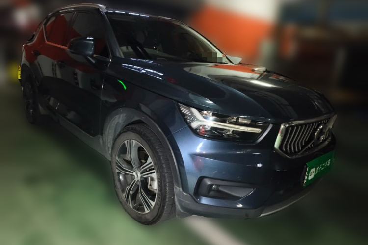 Used Volvo XC40 2021 T4 Four-Wheel Drive Smart Luxury Edition Front Right 45 Deg