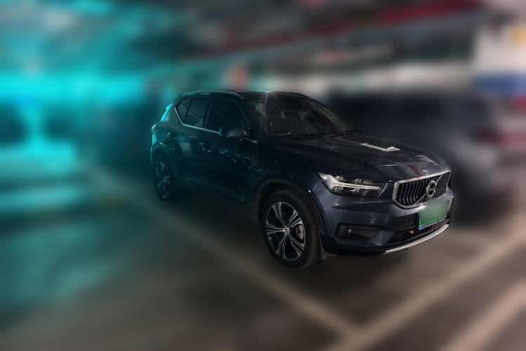 Used Volvo XC40 2021 T4 Four-Wheel Drive Smart Luxury Edition Front Right 45 Deg