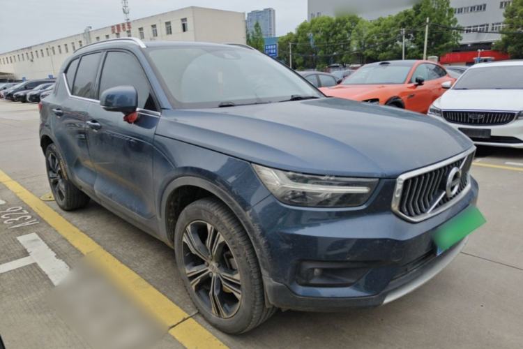 Used Volvo XC40 2021 T4 Four-Wheel Drive Smart Luxury Edition Front Right 45 Deg