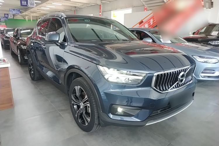 Used Volvo XC40 2021 T4 Four-Wheel Drive Smart Luxury Edition Front Right 45 Deg