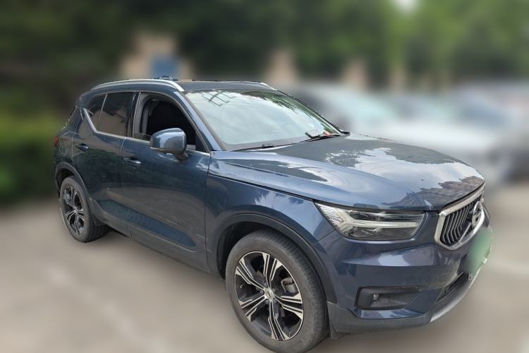 Used Volvo XC40 2021 T4 Four-Wheel Drive Smart Luxury Edition Front Right 45 Deg