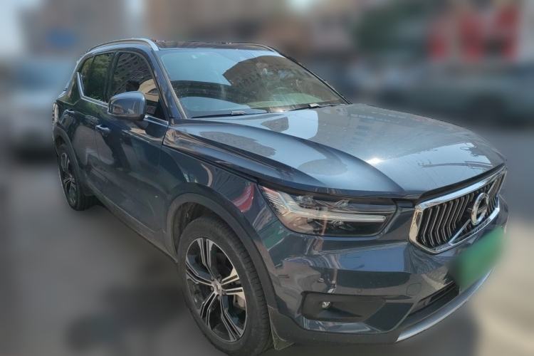 Used Volvo XC40 2021 T4 Four-Wheel Drive Smart Luxury Edition Front Right 45 Deg