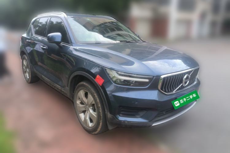 Used Volvo XC40 2021 T4 4x4 SmartDrive Fashion Edition Front Right 45 Deg