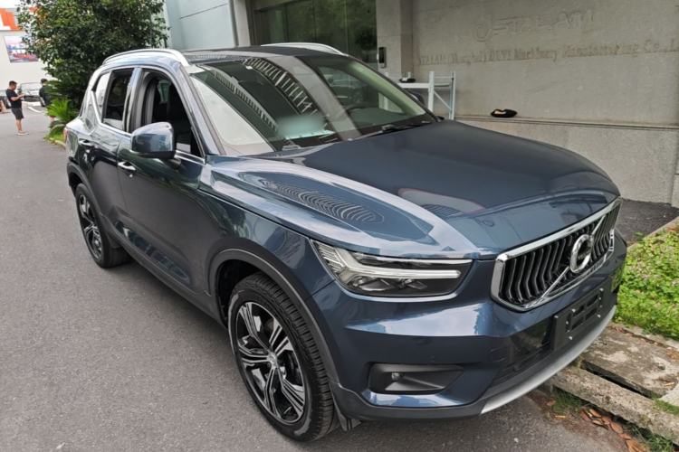 Used Volvo XC40 2021 T4 Four-Wheel Drive Smart Luxury Edition Front Right 45 Deg