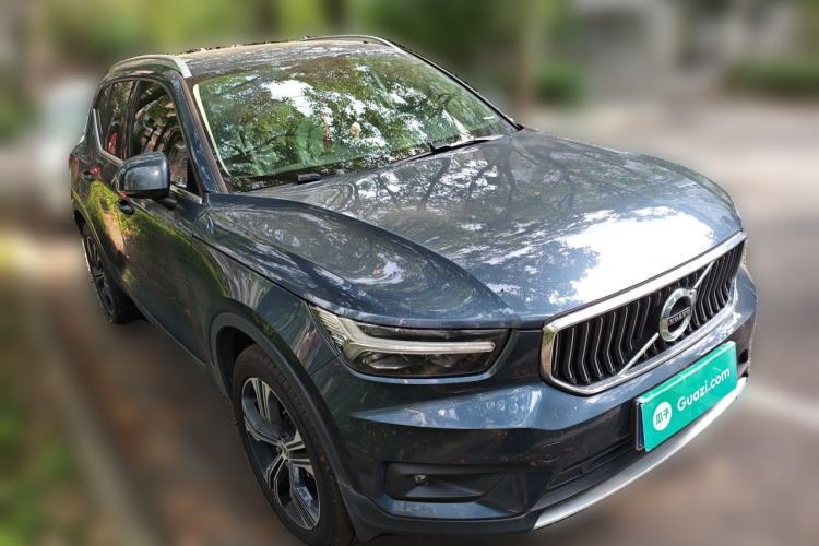 Used Volvo XC40 2021 T4 Four-Wheel Drive Smart Luxury Edition Front Right 45 Deg