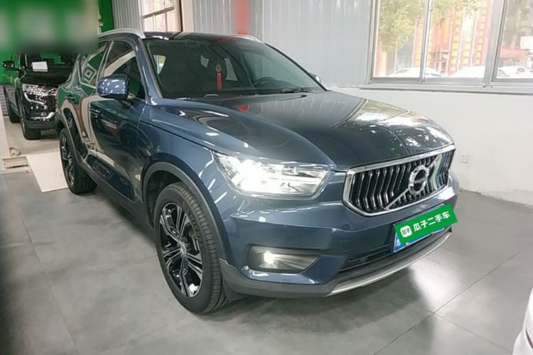 Used Volvo XC40 2021 T4 Four-Wheel Drive Smart Luxury Edition Front Right 45 Deg