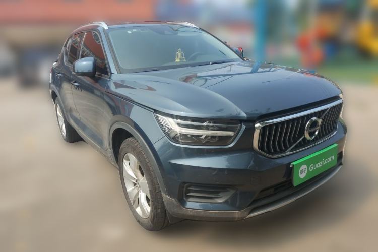 Used Volvo XC40 2021 T4 4x4 SmartDrive Fashion Edition Front Right 45 Deg