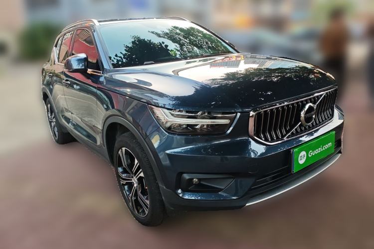 Used Volvo XC40 2021 T4 Four-Wheel Drive Smart Luxury Edition Front Right 45 Deg