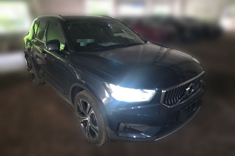 Used Volvo XC40 2021 T4 Four-Wheel Drive Smart Luxury Edition Front Right 45 Deg