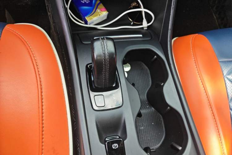 Used Volvo XC40 2021 T4 4x4 SmartDrive Fashion Edition Gear Lever