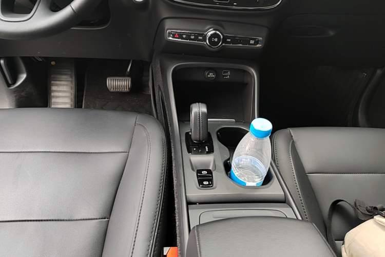 Used Volvo XC40 2021 T4 4x4 SmartDrive Fashion Edition Gear Lever