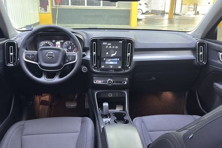 Used Volvo XC40 2021 T4 4x4 SmartDrive Fashion Edition Gear Lever