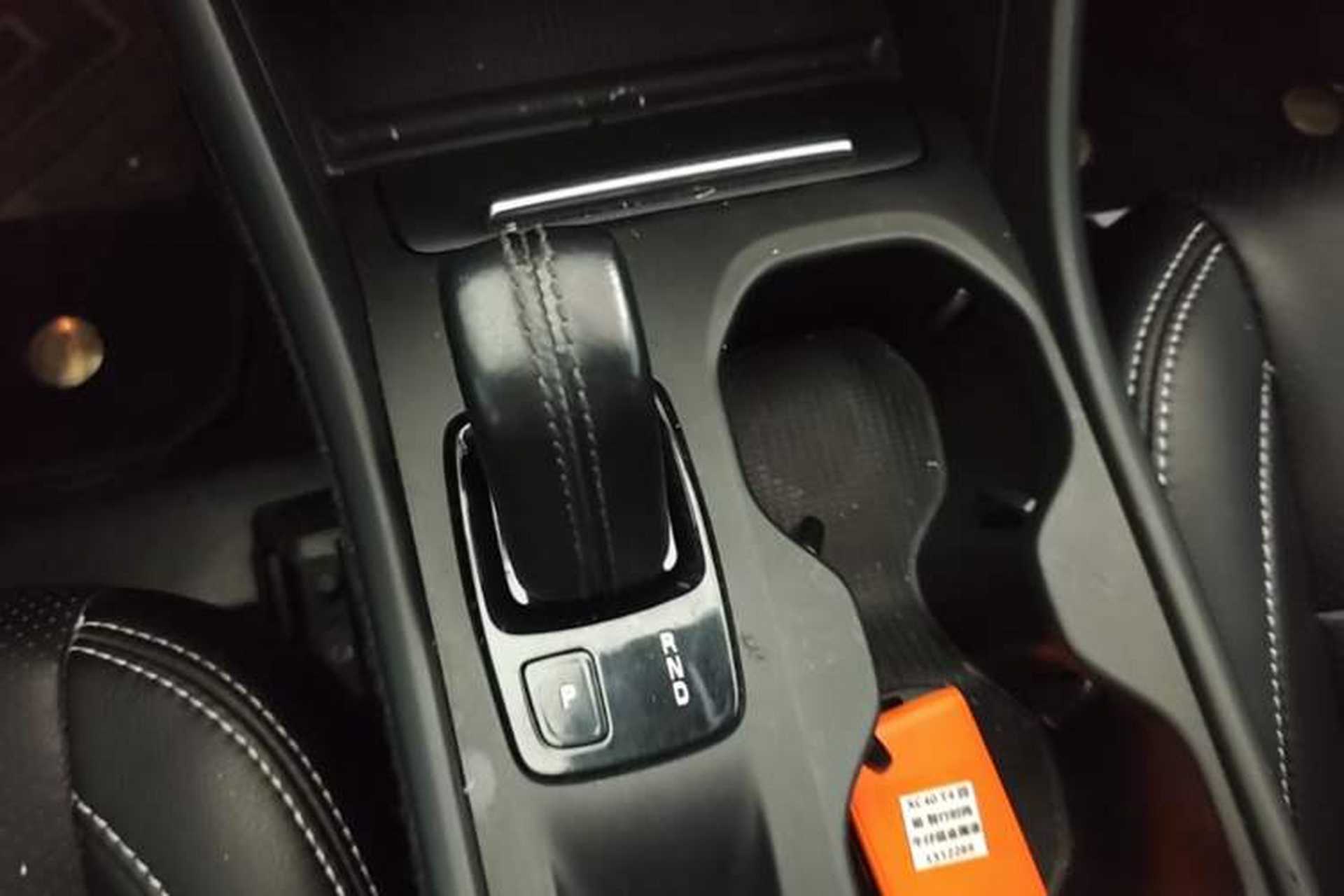 Used Volvo XC40 2021 T4 4x4 SmartDrive Fashion Edition Gear Lever