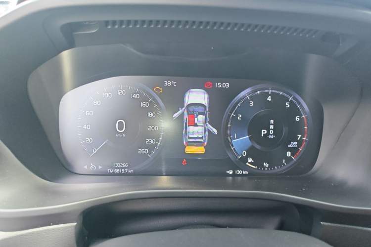 Used Volvo XC40 2021 T4 4x4 SmartDrive Fashion Edition Instrument Cluster