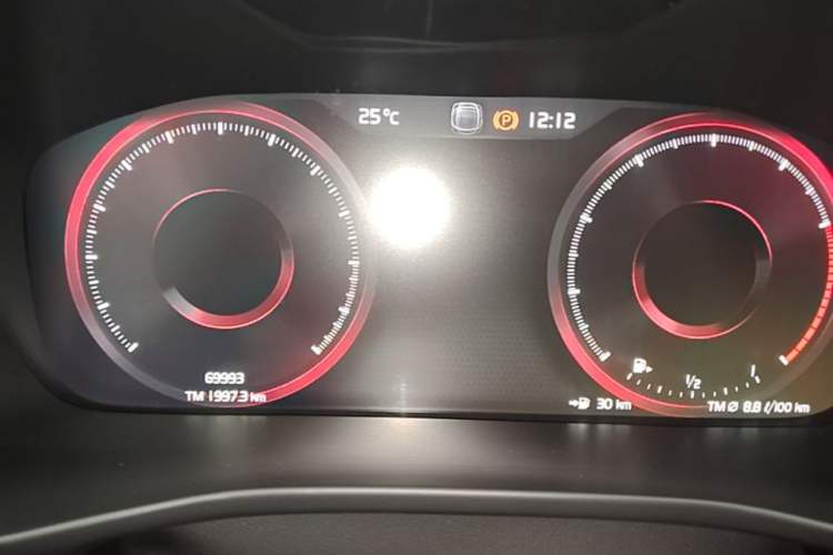 Used Volvo XC40 2021 T4 4x4 SmartDrive Fashion Edition Instrument Cluster