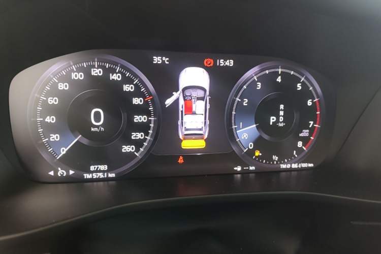 Used Volvo XC40 2021 T4 4x4 SmartDrive Fashion Edition Instrument Cluster