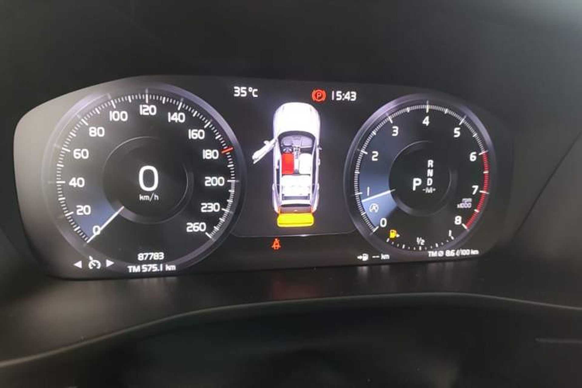 Used Volvo XC40 2021 T4 4x4 SmartDrive Fashion Edition Instrument Cluster