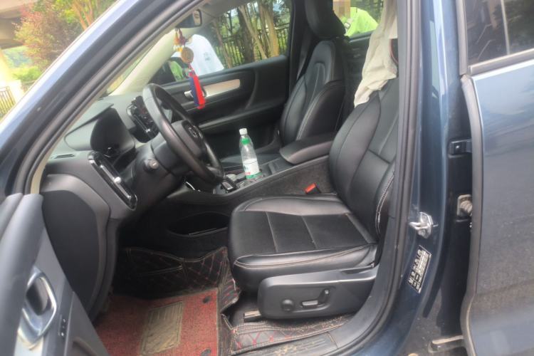 Used Volvo XC40 2021 T4 4x4 SmartDrive Fashion Edition Left Front Seat