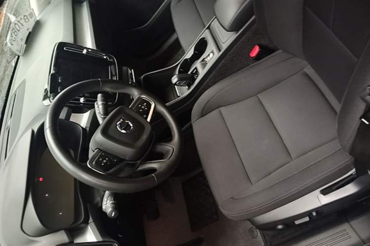 Used Volvo XC40 2021 T4 4x4 SmartDrive Fashion Edition Left Front Seat