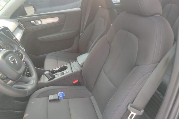 Used Volvo XC40 2021 T4 4x4 SmartDrive Fashion Edition Left Front Seat