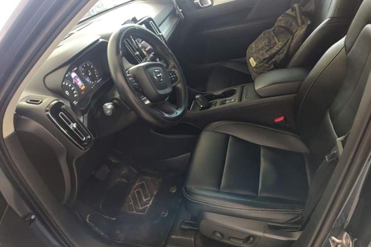 Used Volvo XC40 2021 T4 4x4 SmartDrive Fashion Edition Left Front Seat