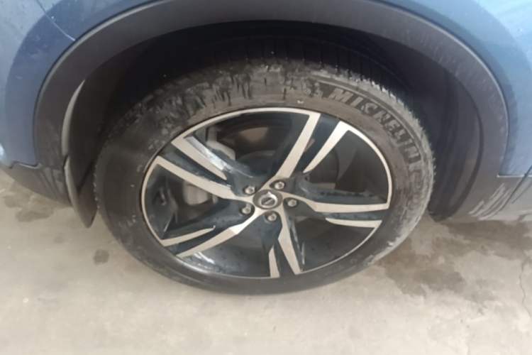 Used Volvo XC40 2021 T4 Four-Wheel Drive Smart & Sporty Edition Left Front Wheel Hub