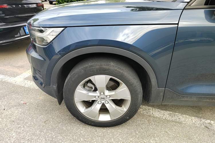 Used Volvo XC40 2021 T4 4x4 SmartDrive Fashion Edition Left Front Wheel Hub