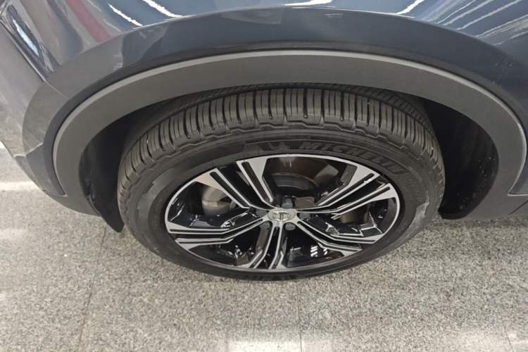 Used Volvo XC40 2021 T4 Four-Wheel Drive Smart Luxury Edition Left Front Wheel Hub