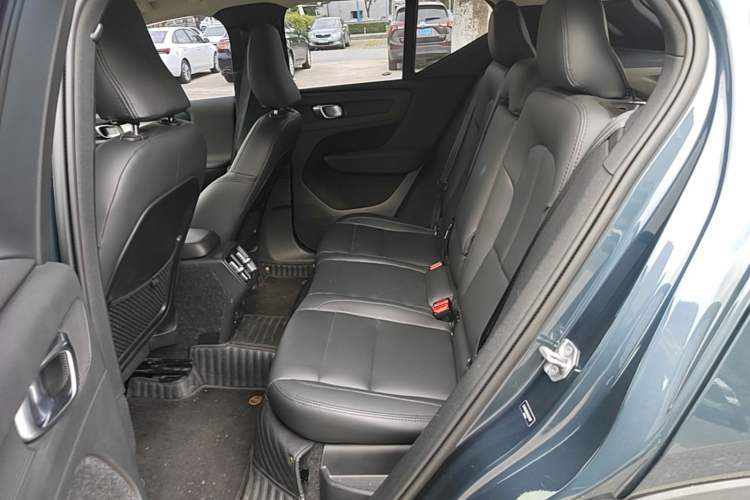 Used Volvo XC40 2021 T4 4x4 SmartDrive Fashion Edition Left Rear Seat