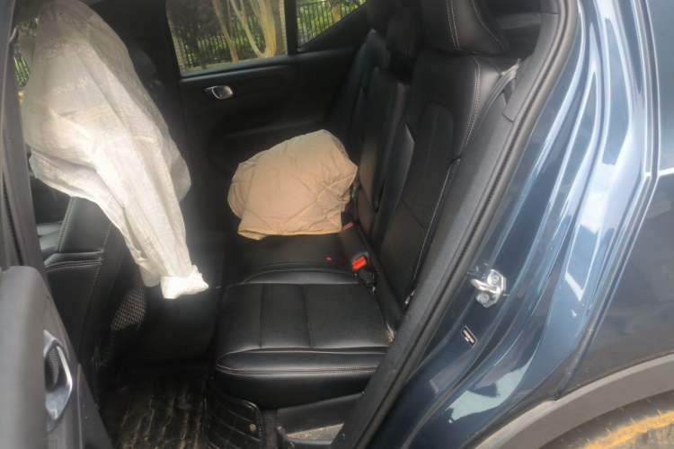 Used Volvo XC40 2021 T4 4x4 SmartDrive Fashion Edition Left Rear Seat