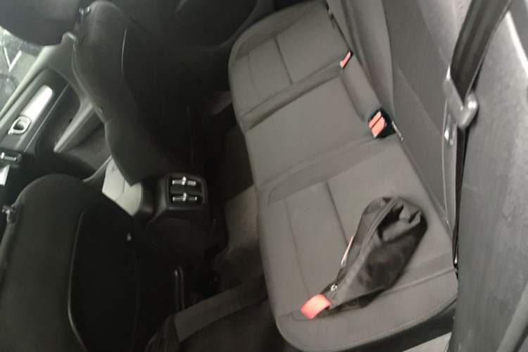 Used Volvo XC40 2021 T4 4x4 SmartDrive Fashion Edition Left Rear Seat