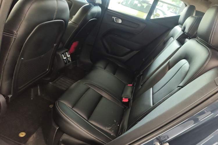 Used Volvo XC40 2021 T4 4x4 SmartDrive Fashion Edition Left Rear Seat